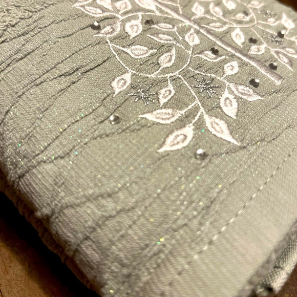 BUNDLE Two Luxury Christmas Guest Towels, Embellished Crystals, Turkish Cotton - Picture 5 of 7